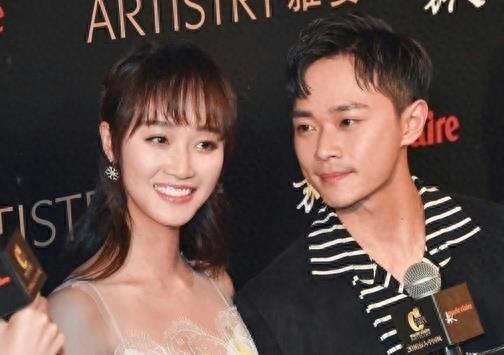 蓝盈莹和曹骏忘我接吻被主持人请下台,罗晋紧搂唐嫣