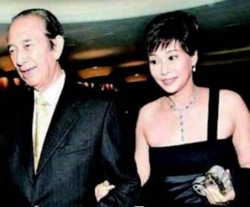 ​三太陈婉珍穿深V礼服登台，身材让人惊叹，69岁何鸿燊怎能不迷恋