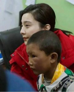 ​范冰冰病情加重？虚弱吸氧近照憔悴，好友透露：喷一地鼻血