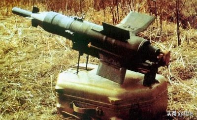 ​越军军官神气活现，叉腰叫唤我军坦克让路，被打得浑身血窟窿