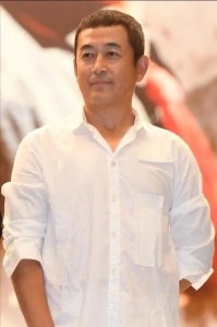 ​“风流大叔”王志飞出轨张歆艺，同居七年为何3天闪婚小15岁娇妻