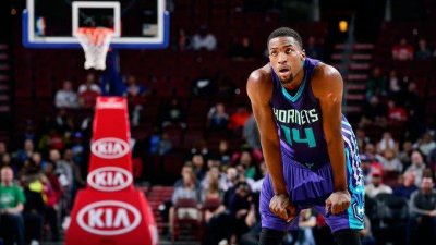 ​独行侠官方：球队已经正式签下前锋迈基吉