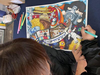 ​“当代杯”获奖绘画作品——儿童画《奋斗中的祖国》