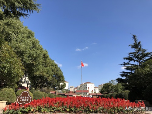 上海财经大学校园风光,走进深秋的校园,实在太美了