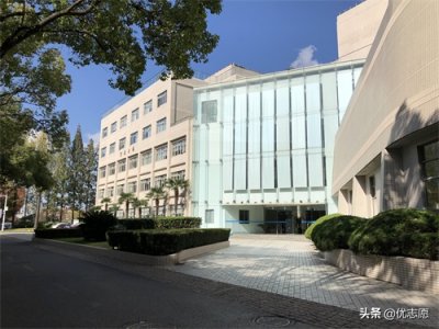 ​上海财经大学校园风光，走进深秋的校园，实在太美了