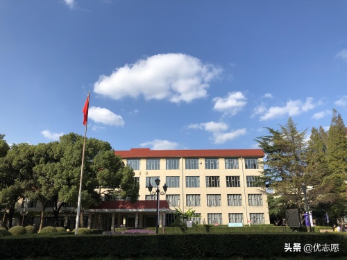 上海财经大学校园风光,走进深秋的校园,实在太美了