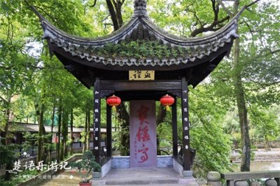 位于宁波五磊山巅的千年古寺,荷花盛开有禅境,人文悠远值得一游