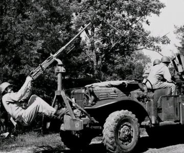 ​机枪界的扛把子“M2式勃朗宁”重机枪！已经服役了100年