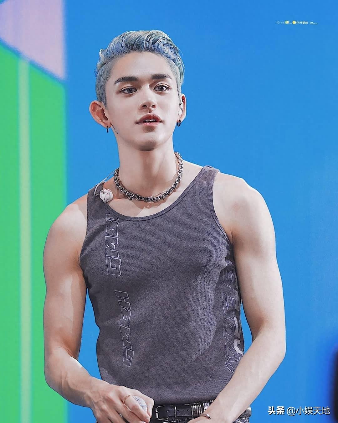 NCT成员黄旭熙（lucas),性感的肌肉手臂，男友力爆棚的卢卡斯