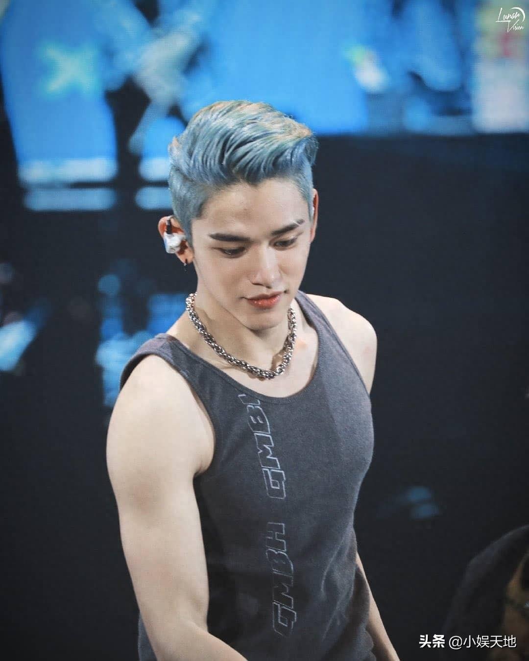 NCT成员黄旭熙（lucas),性感的肌肉手臂，男友力爆棚的卢卡斯