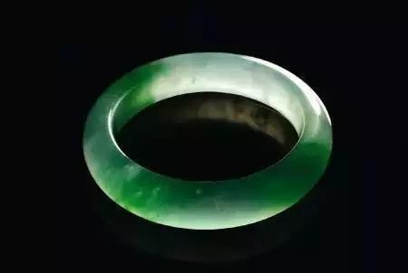 玉髓是玉吗-玉髓和翡翠的区别（玉髓和翡翠的区别）