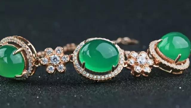 玉髓是玉吗-玉髓和翡翠的区别（玉髓和翡翠的区别）