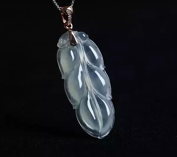 玉髓是玉吗-玉髓和翡翠的区别（玉髓和翡翠的区别）