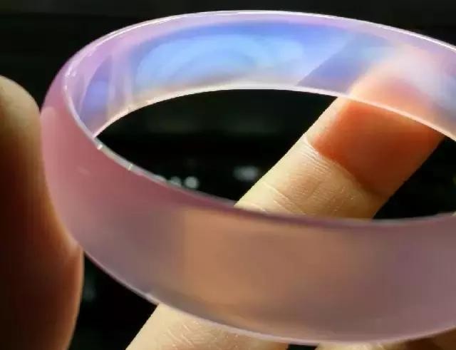 玉髓是玉吗-玉髓和翡翠的区别（玉髓和翡翠的区别）