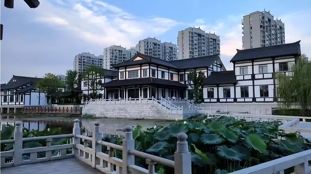 性价比高的两千元手机推荐（两千元手机性价比之王）