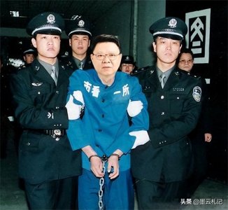 ​曾经的扫黑英雄文强，生命中的最后四小时，在看守所里辗转难眠