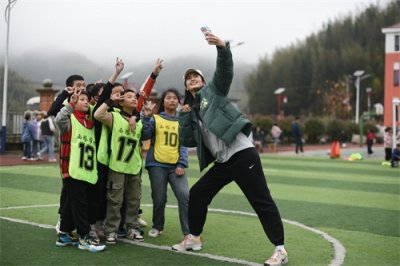 ​前女足国脚赵丽娜：被称为“最美门将”的她， 足球生涯“下半场”选择做公益