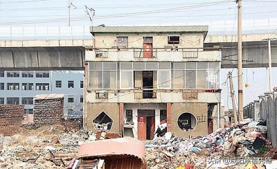 ​浙江钉子户索要4倍补偿，邻居也学他坚守，结果高铁“绕道”而建