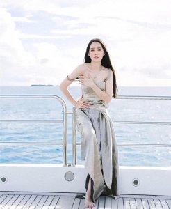 ​益达女孩郭碧婷，从清纯灵动，笑容纯粹 到如今妩媚迷人的蜕变之旅