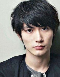 ​日本已故男星三浦春马：情路不顺，前女友三吉彩花与竹内凉真同居