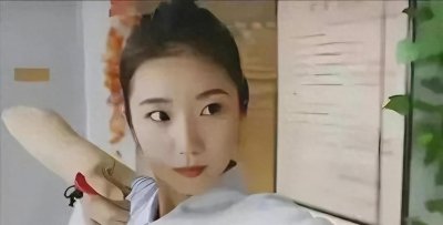 ​张津渝聊天曝光：清纯外表背后放纵真相，网友崩溃三观