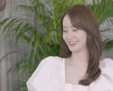 ​31岁林允儿状态太好，皮肤白嫩少女感十足，前男友李昇基正热恋中