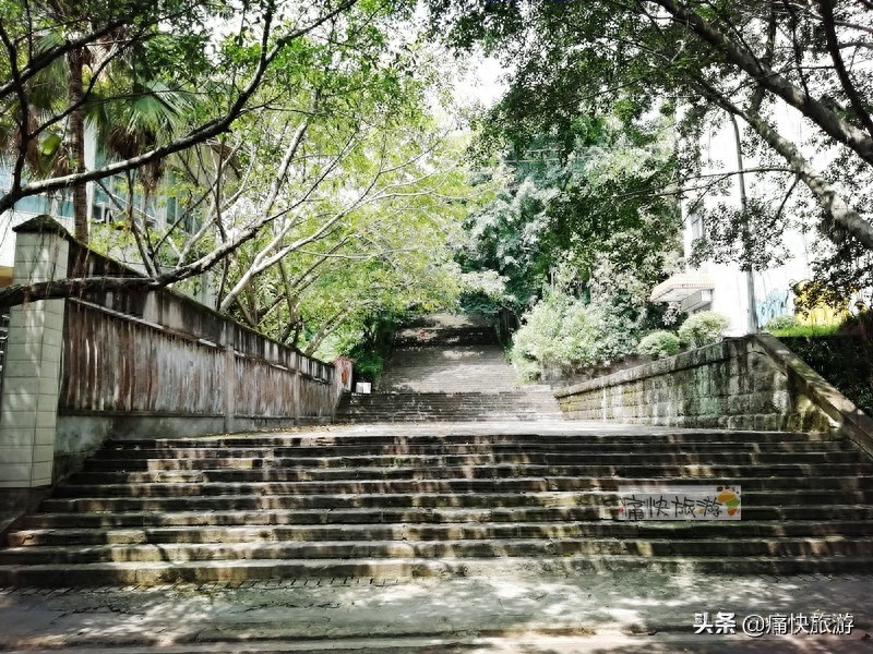 营盘山的另一个名字——自贡师专