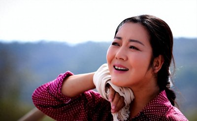 演员王茜华:我这辈子最正确的决定,就是45岁高龄为小丈夫生儿子