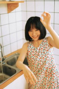 卜冠今全新夏日写真,穿碎花裙释放灵动少女感,有被惊艳到