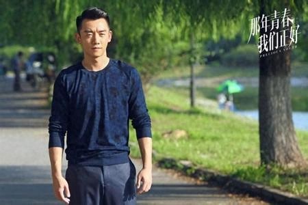 郑凯和李浩轩同框,满屏尽是尴尬,相差2岁竟完败