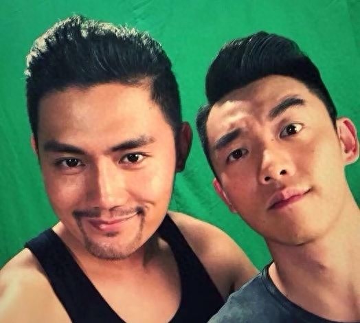 郑凯和李浩轩同框,满屏尽是尴尬,相差2岁竟完败