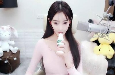 ​YY女主播由于“露底”事故，遭A类永封，网友：真是不小心吗？