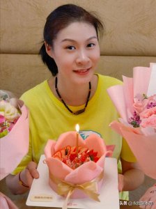​41岁奥运冠军赵蕊蕊，排球女神，肤白貌美大长腿心态好：不怕老去