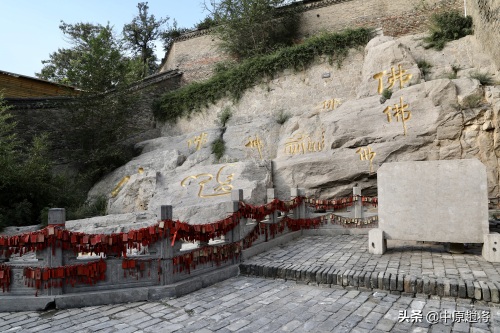 浚县大伾山天宁寺,最出名的就是北方最大的大伾山大佛