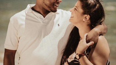 ​张萌庆祝结婚10周年，和老公住豪华酒店贴脸秀恩爱