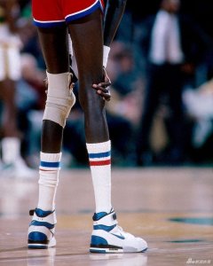 ​马努特-波尔 - 身高2米31