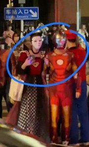 ​薛之谦带老婆现身，全程遮掩不露脸，网友：还记得当年的丑事吗？