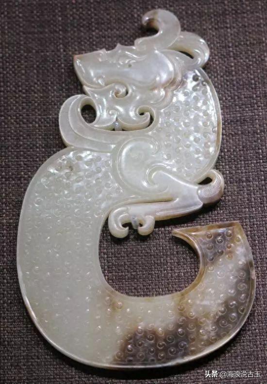 汉代玉璧 龙形玉佩的解析图