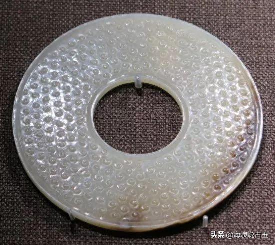 汉代玉璧 龙形玉佩的解析图