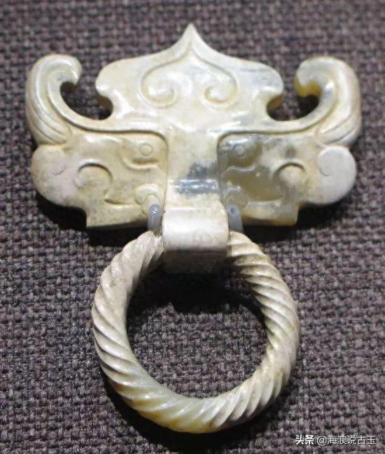 汉代玉璧 龙形玉佩的解析图