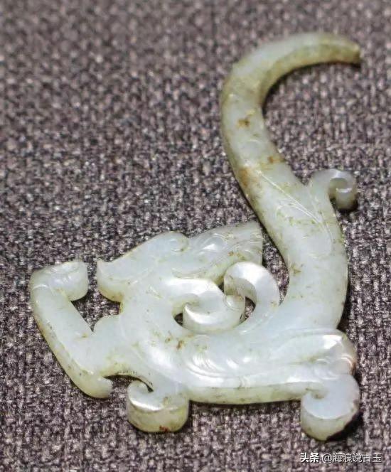汉代玉璧 龙形玉佩的解析图