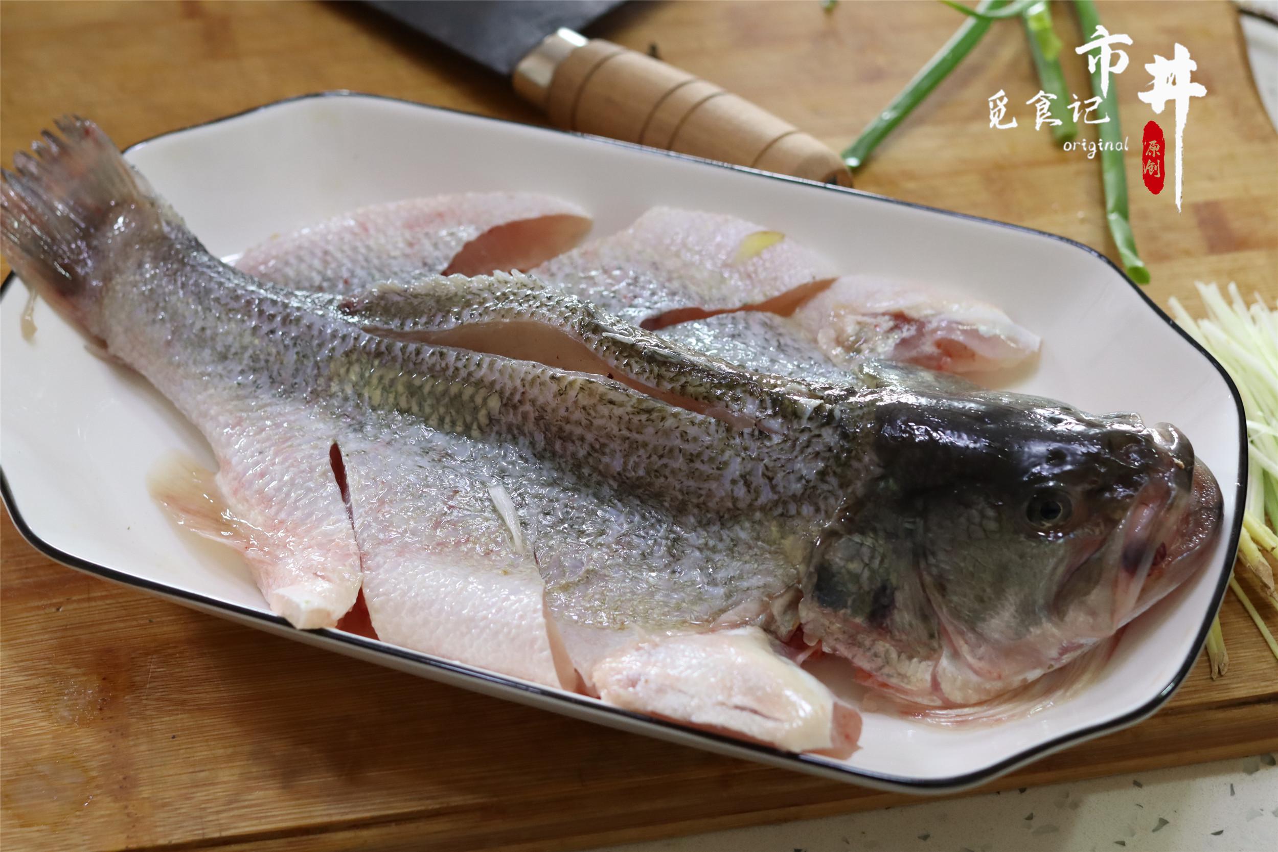 清蒸鲈鱼的做法蒸多久-（清蒸鲈鱼需要蒸几分钟才能熟）