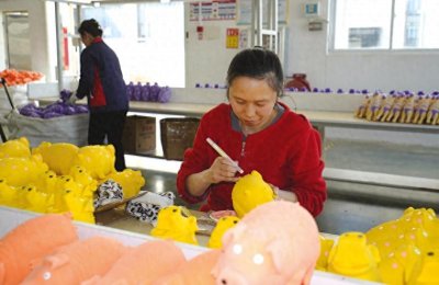 ​随县唐县镇：玻璃彩绘织就富民图 产业集群激活镇域经济