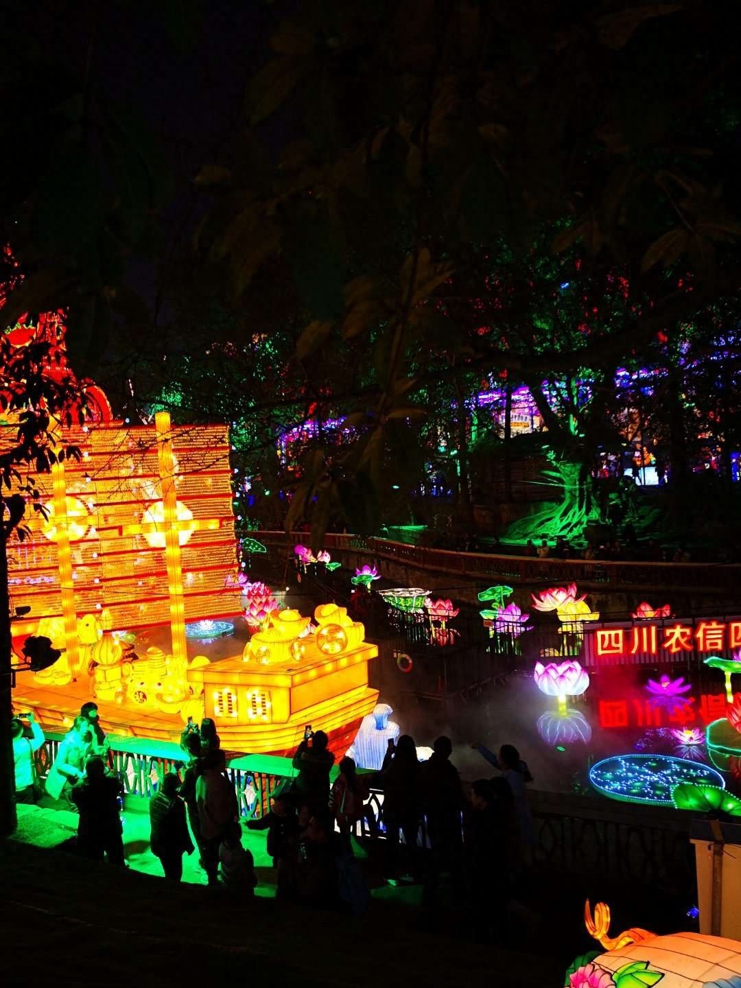 自贡灯会今日开幕，一起约起看灯会吧