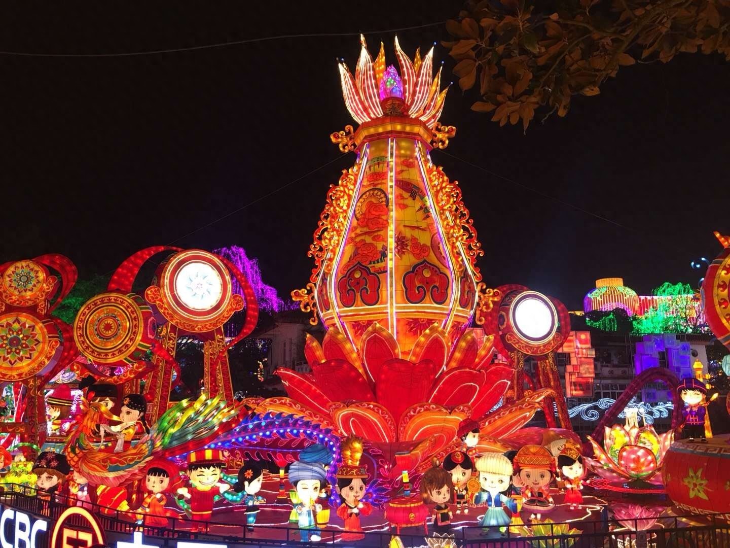 自贡灯会今日开幕，一起约起看灯会吧