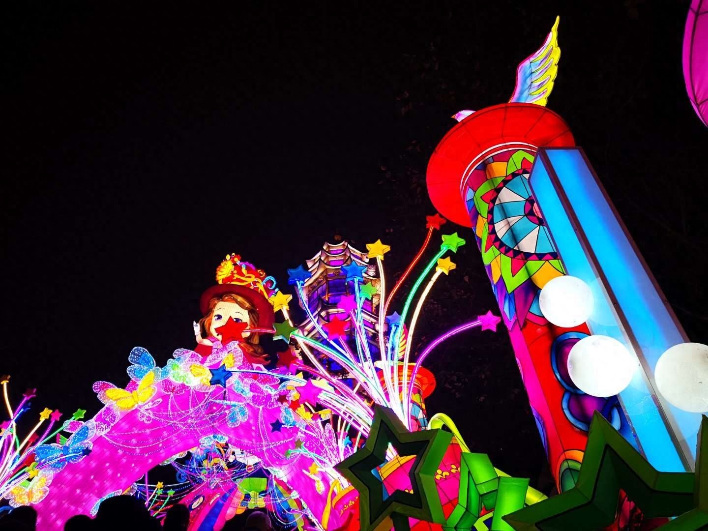 自贡灯会今日开幕，一起约起看灯会吧