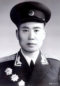 ​湖北省军区原司令员——赵复兴