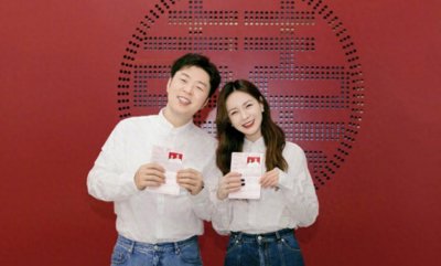 ​沈梦辰官宣结婚！结婚照和小红本超喜庆，和杜海涛一脸夫妻相