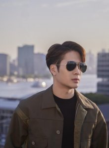 ​王嘉尔出任RAY-BAN雷朋 全球品牌代言人