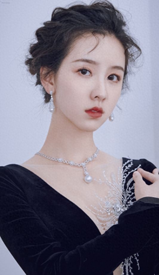 陈都灵,90后女星,福建厦门人,因美貌而出名